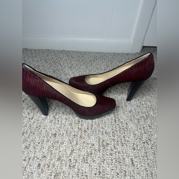 Calvin Klein Heels dyed cow fur Zebra pattern Maroon & Black size 8.5 - Picture 1 of 9